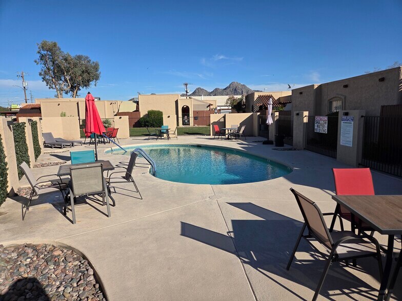Swiming Pool Area - 1005 E Northern Ave