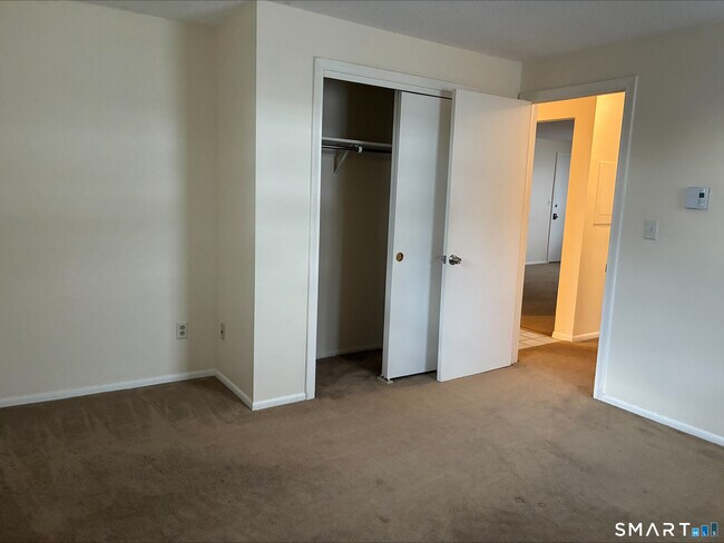 Building Photo - 26 College St