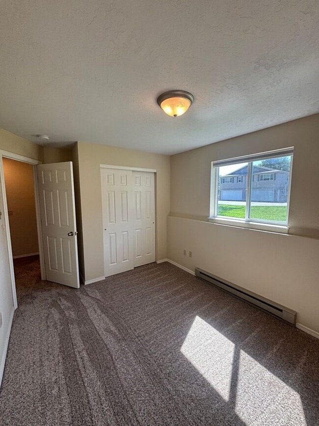 Building Photo - 13th St Townhome