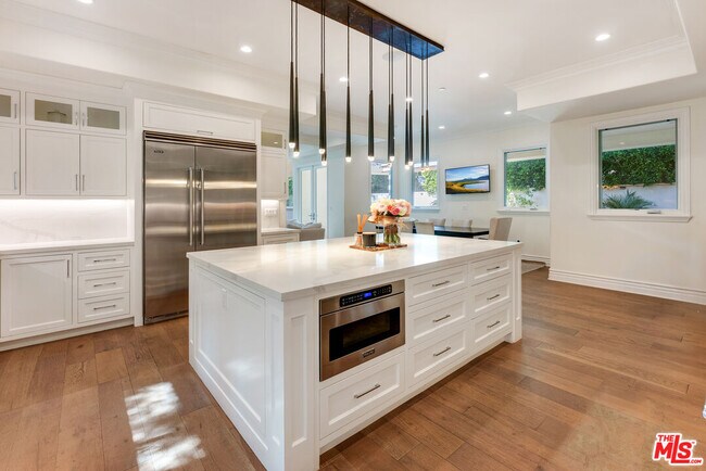 Building Photo - 363 S Saltair Ave