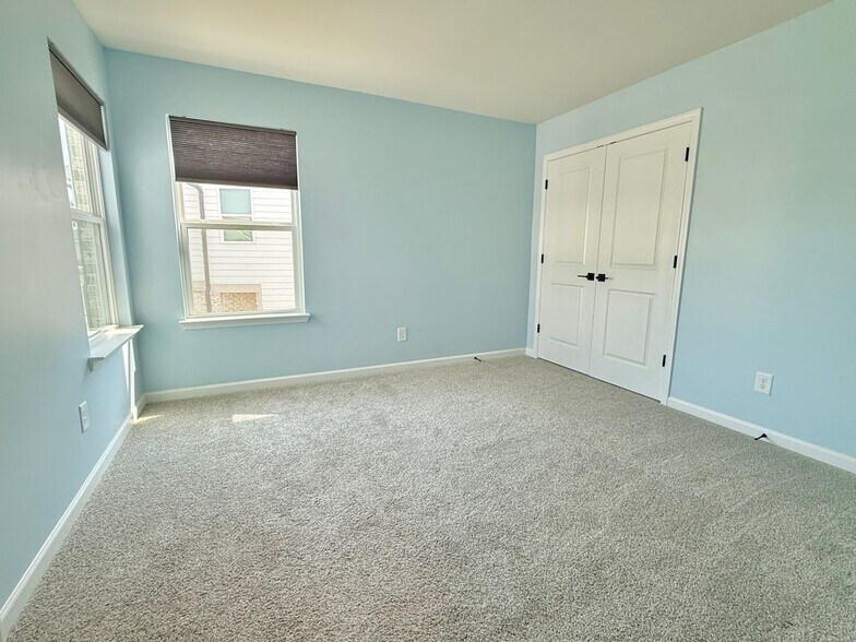 Building Photo - 3615 Shore Wood Ave