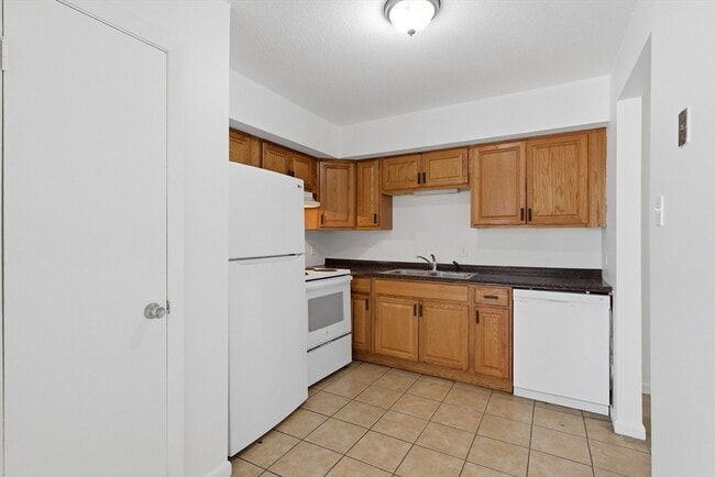 Building Photo - 26 Beacon St