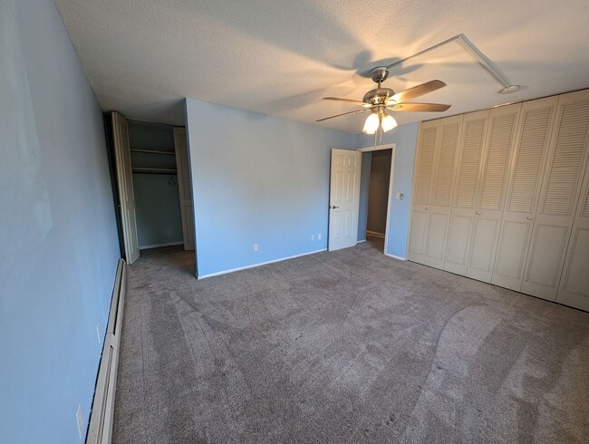 Building Photo - Updated 2bd/1ba Condo w/ Pool & Heated Par...