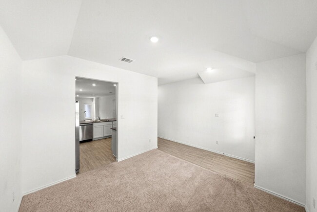 Building Photo - Ready NOW! Greenbelt Wooded Views
