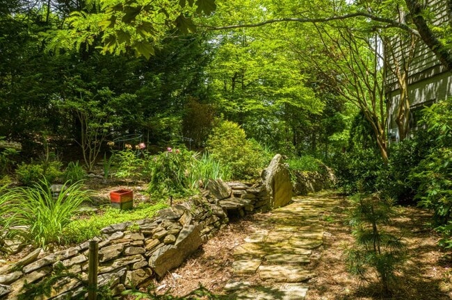 Building Photo - 348 Winding Ridge