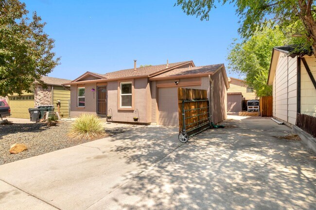 Building Photo - 3117 Moonbeam Cir S