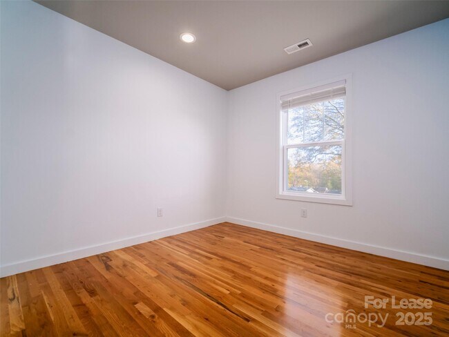 Building Photo - 301 McAllister St