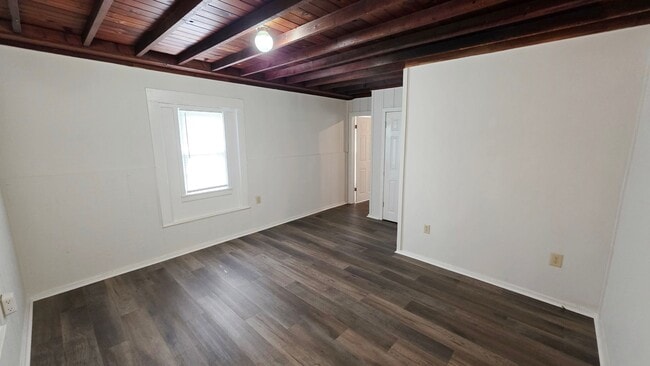 Building Photo - Newly Remodeled.