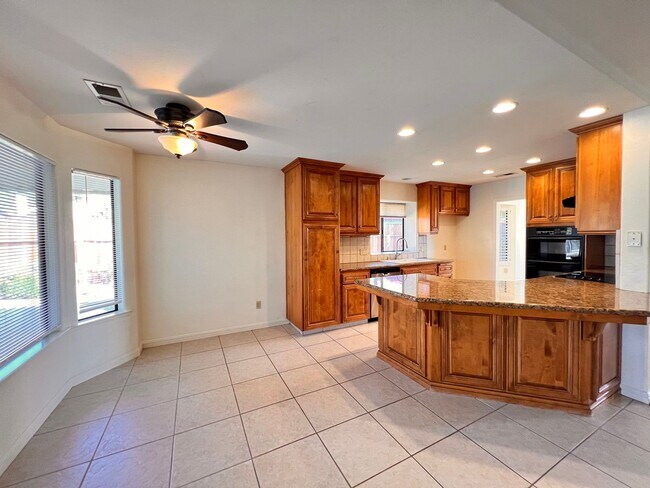 Building Photo - SOUTHWEST BAKERSFIELD