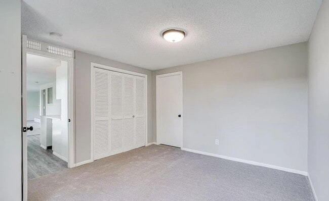 Building Photo - Perfect 4 bedroom count Home in Burnsville