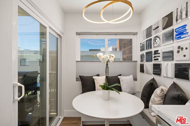 Building Photo - 949 Kings Rd