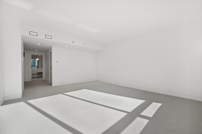 Building Photo - 180 E Pearson St