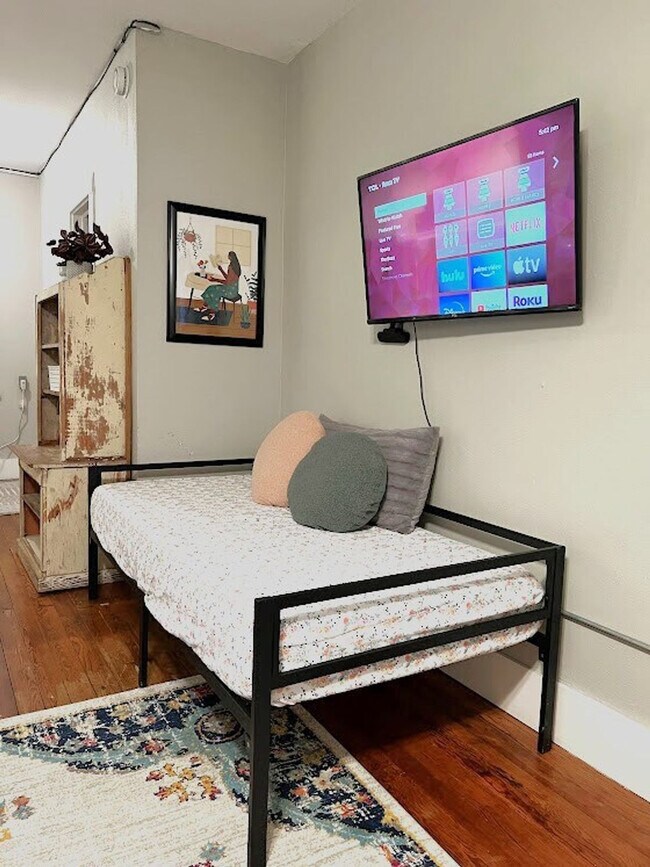 Building Photo - 304 Power St