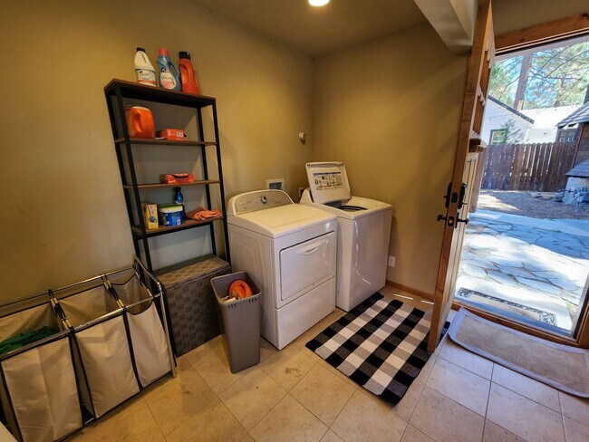 Building Photo - 252 - Yaho Duplex
