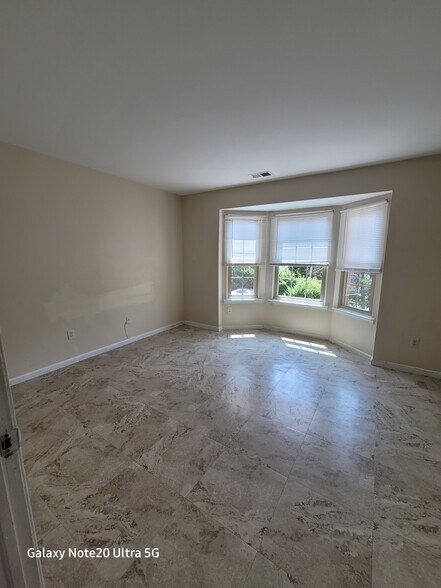 Building Photo - 32 Lear Ct