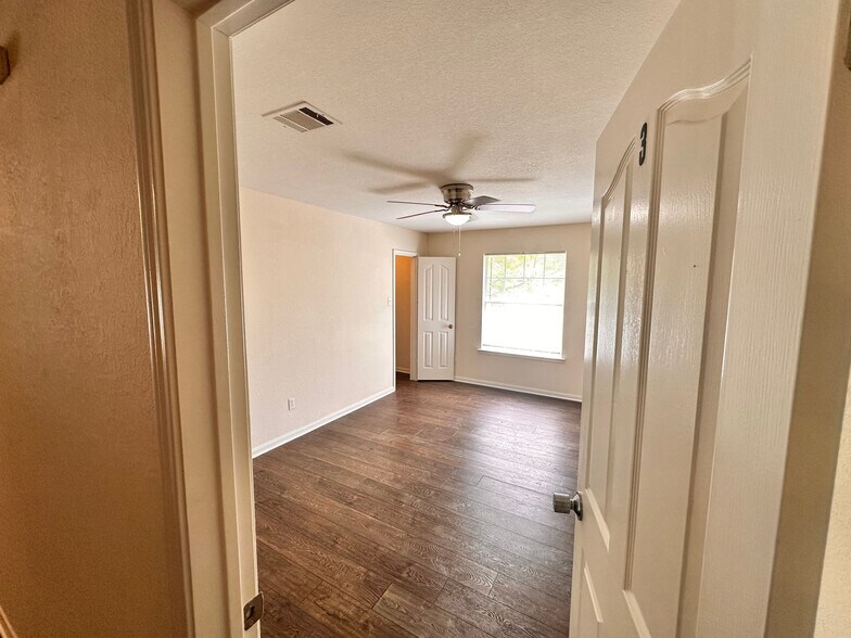 Building Photo - Room in House on Fort Grant Dr