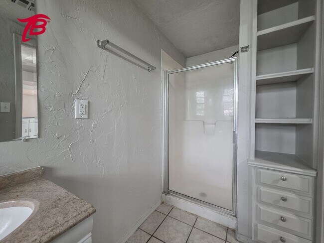 Building Photo - 2025 S Emco Dr