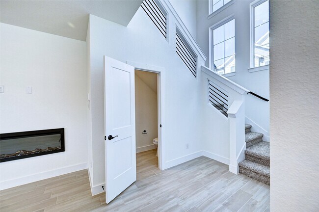 Building Photo - 7643 Meadow Mouse Ln