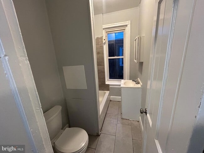 Building Photo - 4545 N Hicks St