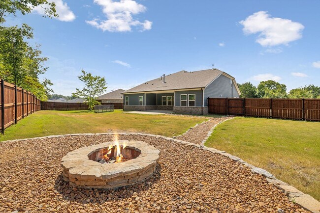 Building Photo - Nolensville home in the highly sought-afte...