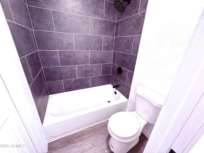 Building Photo - 1009 E Chipman Rd