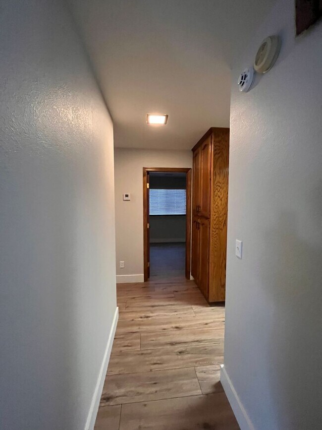 Building Photo - 540 N Peppertree St