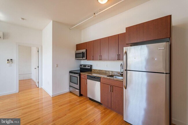 Building Photo - 4 Leverington Ave