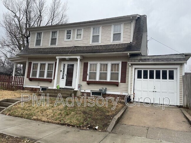 Primary Photo - 2201 SW Huntoon St