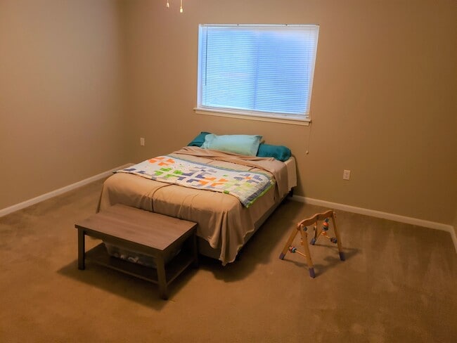 Building Photo - 3D Tour Available - Beautiful Townhome on West-Side of Manhattan! Available Now!