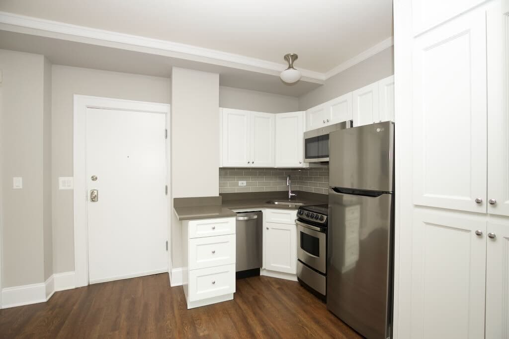 Building Photo - 817 W Lakeside Pl