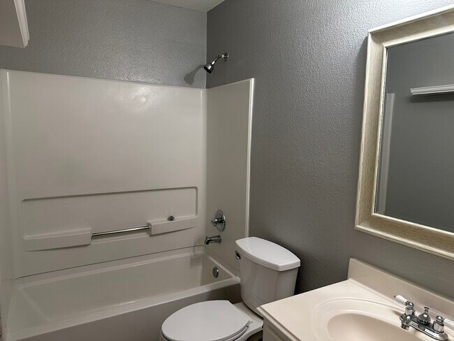 Building Photo - 15103 Possumwood Dr