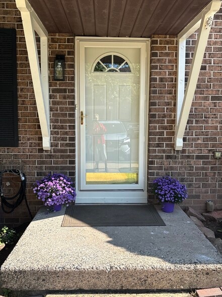 Primary Photo - 1017 Beechwood Pl