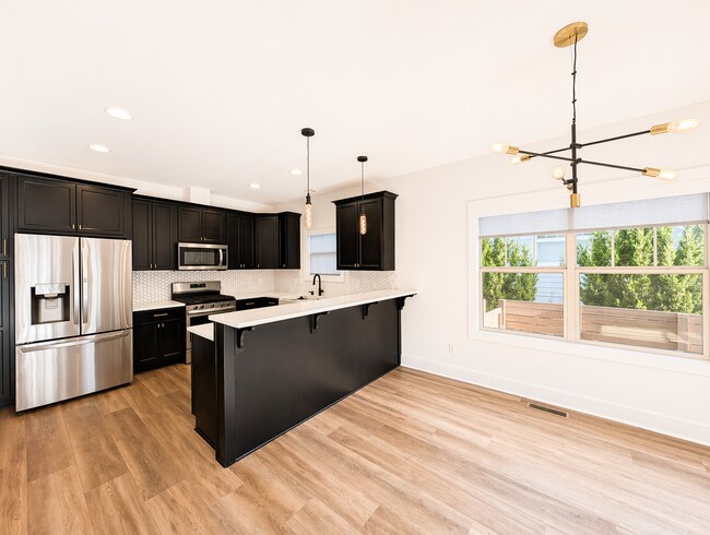 Building Photo - Lovely Weaverville Rental w/ bonus space