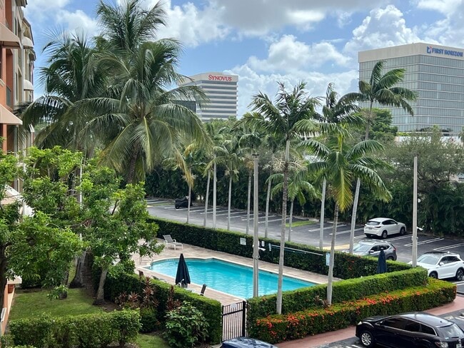 Building Photo - 1640 Presidential Way