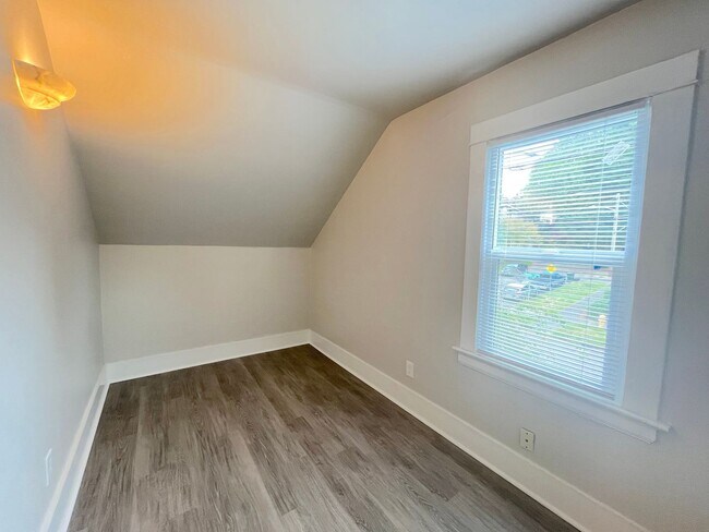 Building Photo - 101 N Bowdoin Pl