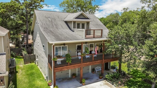 Building Photo - 226 Valmar