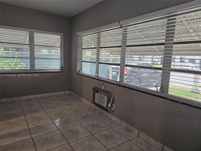 Building Photo - 1947 Funston St