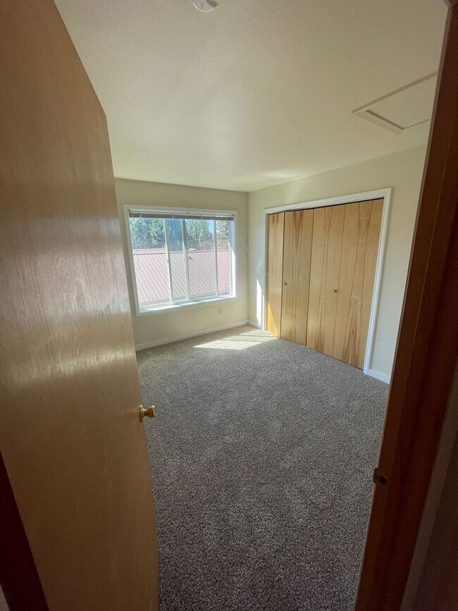 Building Photo - 1300 N Brooklane St