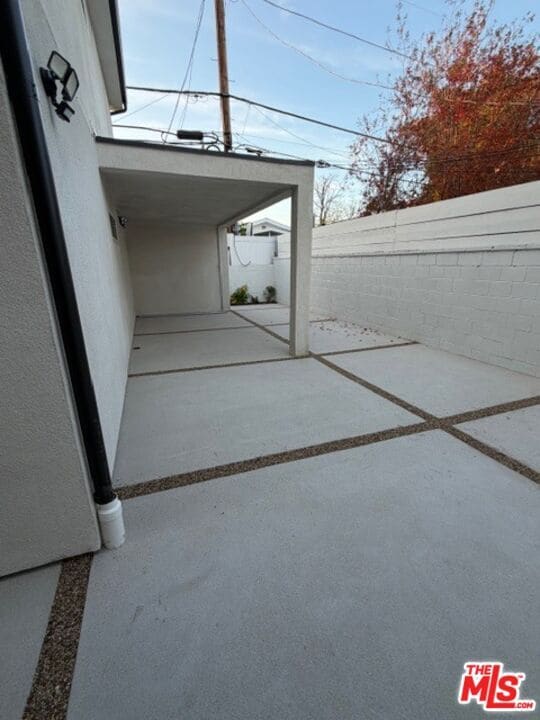 Building Photo - 5191 Lindley Ave