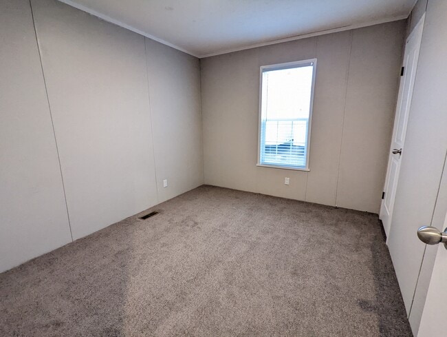 Building Photo - 677 Oregon St