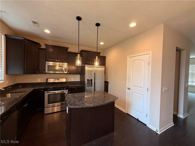 Building Photo - 6140 N Pointe Dr