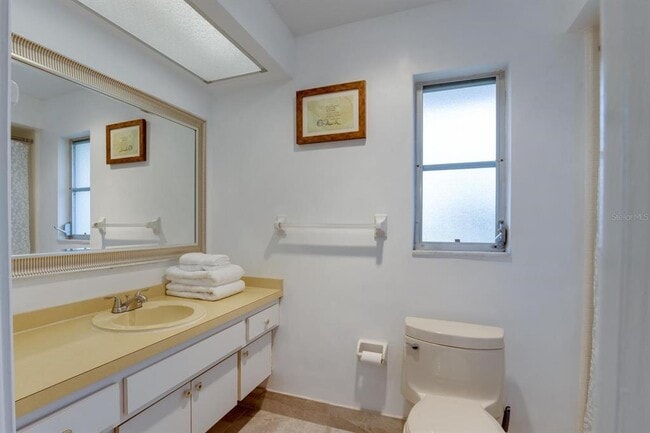 Building Photo - 511 Crystal Beach Ave