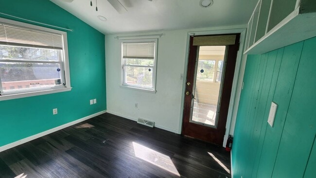 Building Photo - 9 Shirley Dr