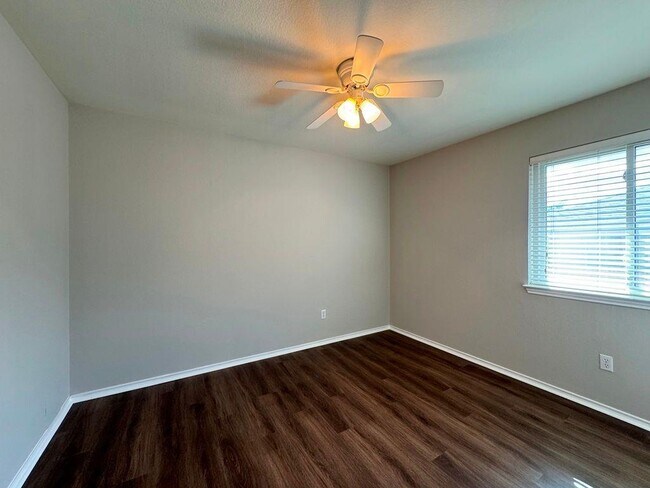 Building Photo - 1508 Highland Dr