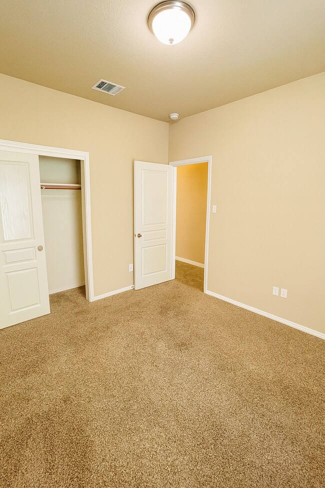 Building Photo - 219 Chering Dr