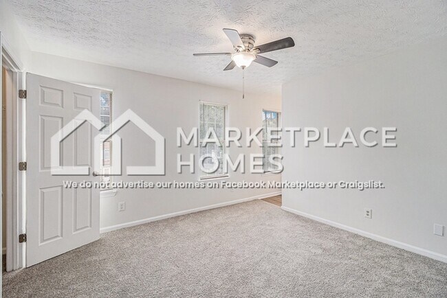 Building Photo - 2032 Charter Manor