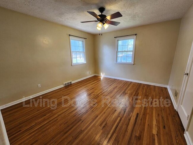 Building Photo - 312 S 47th St