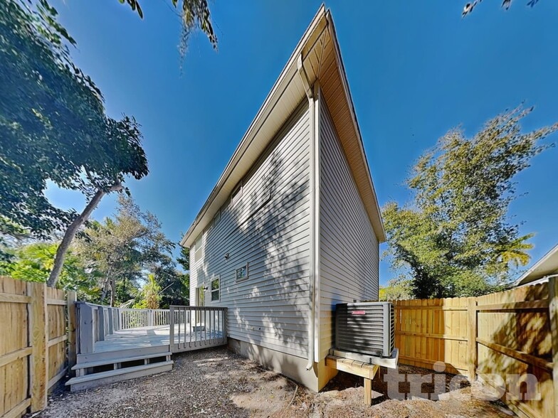 Building Photo - 2852 Nassau St