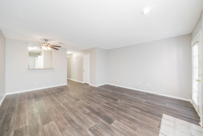 Building Photo - Wyngate Townhomes 3923D