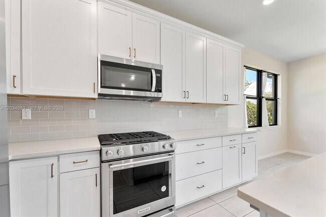 Building Photo - 2485 Primrose Pl